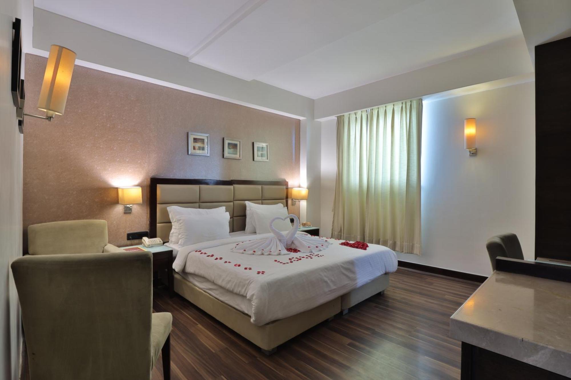 Krios Hotel - Near Sg Highway, Ahmedabad Exterior foto